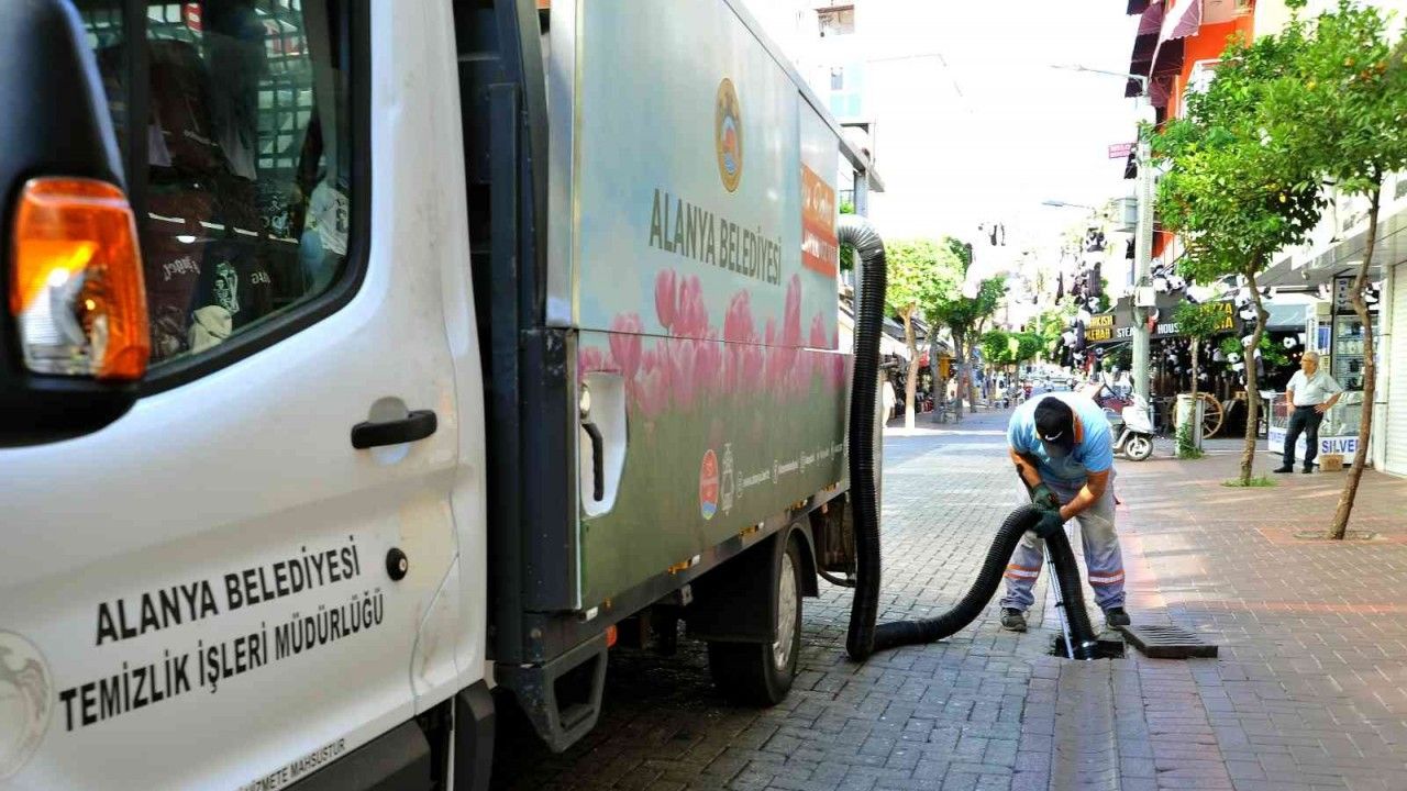 Alanya Belediyesi kendi ürettiği sistem ile şehirdeki tüm mazgalları temizledi