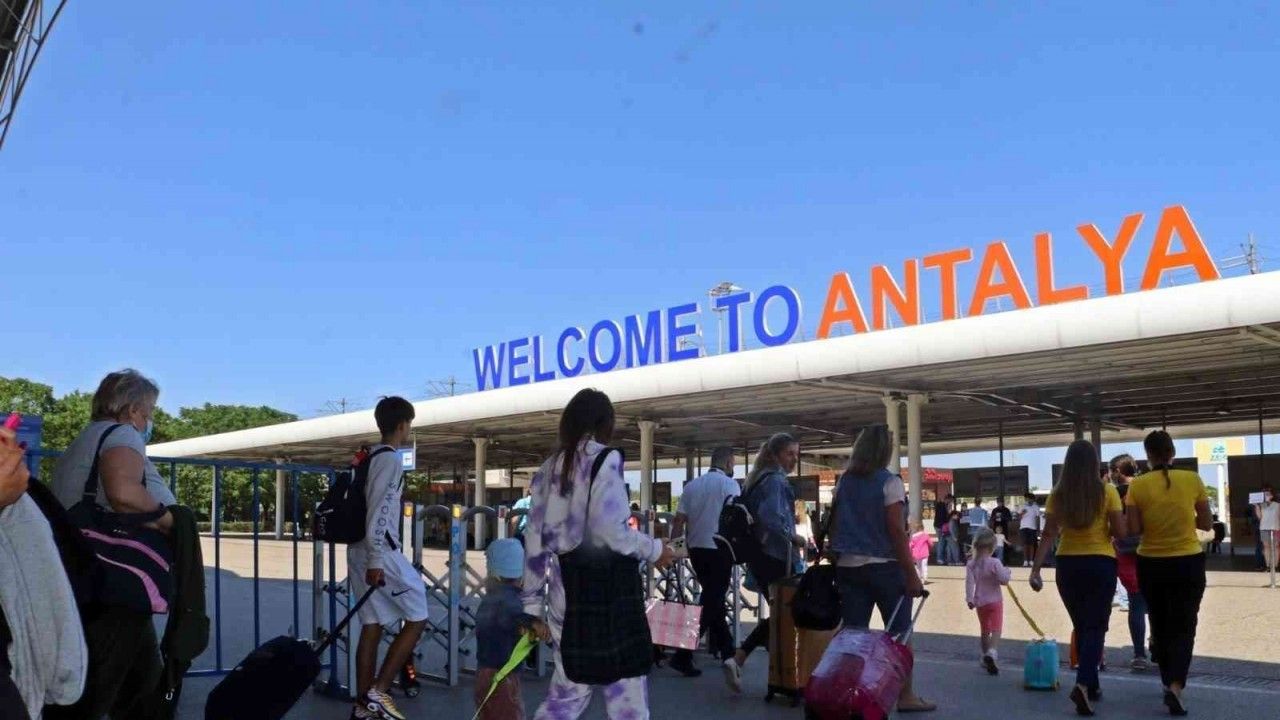 Antalya’ya dakikada 2 Alman turist geliyor: Günlük ortalamaları 2 bin 450 oldu