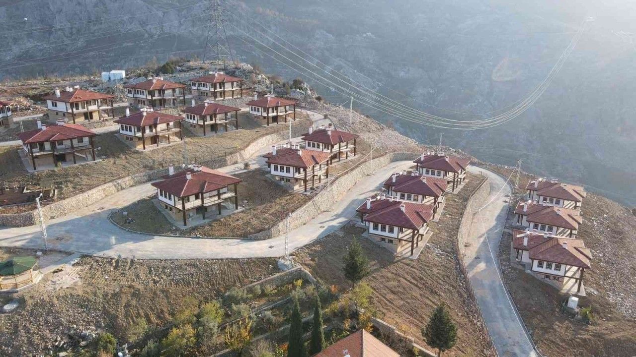 Orman yangını sonrası devlet tarafından yeni bir köy inşa edildi