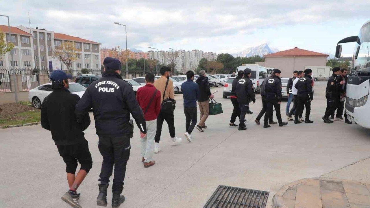 Antalya’da aranan 63 firari yakalandı