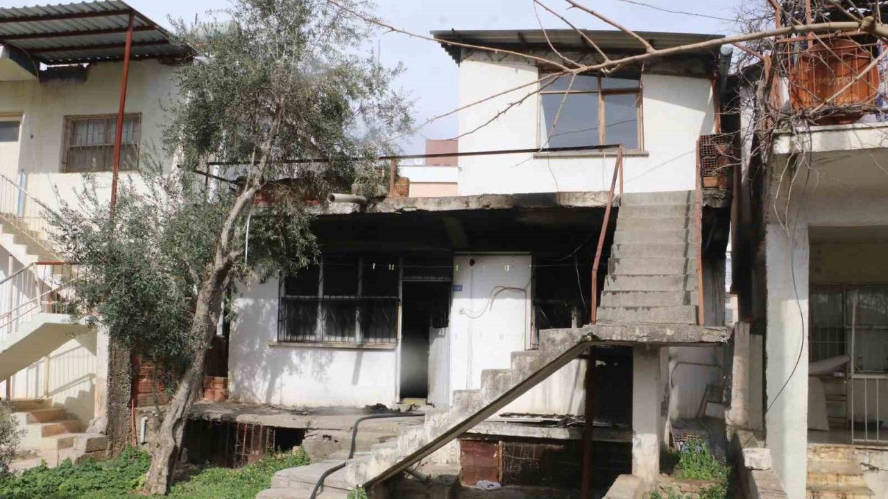 Üst kat komşusu evi yaktı, yaşlı adam canını zor kurtardı