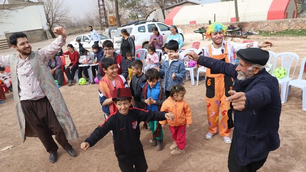 Kırsal mahallelerde çocuklar mutlu