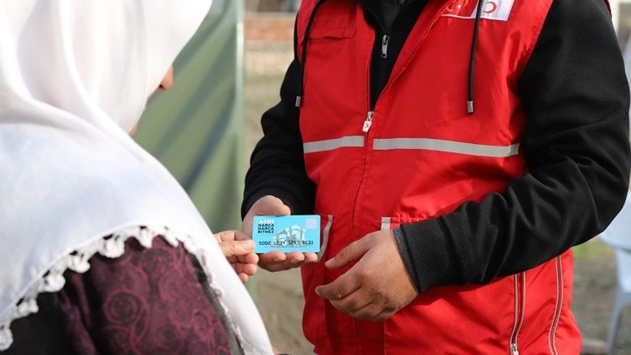 Kızılay’dan afetzedelere 70 milyonluk alışveriş kartı