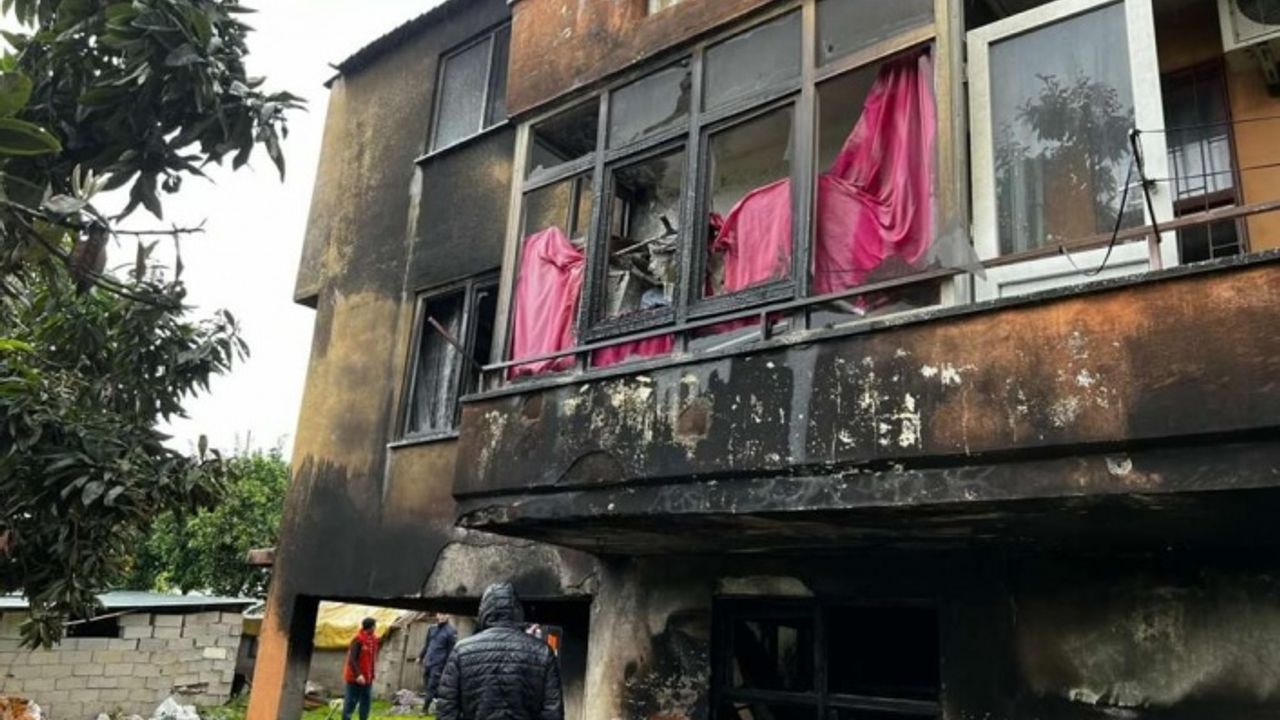 Alanya’da 2 katlı evde yangın çıktı