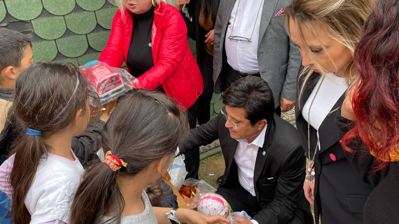 Alanya İYİ Parti’den depremzede çocuklara moral ziyareti