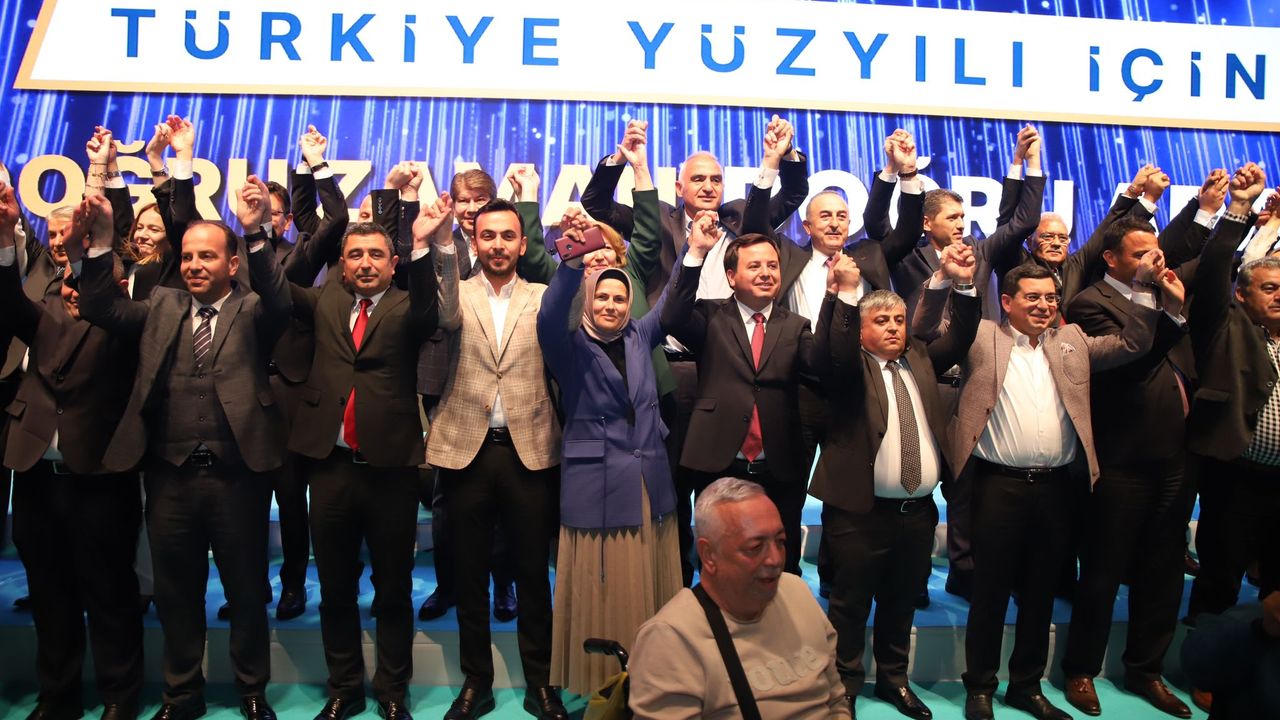 AK Parti Antalya Milletvekili adaylarını tanıttı