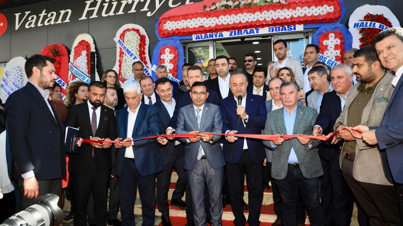 Bakan Çavuşoğlu Alanya'da açılış programına katıldı