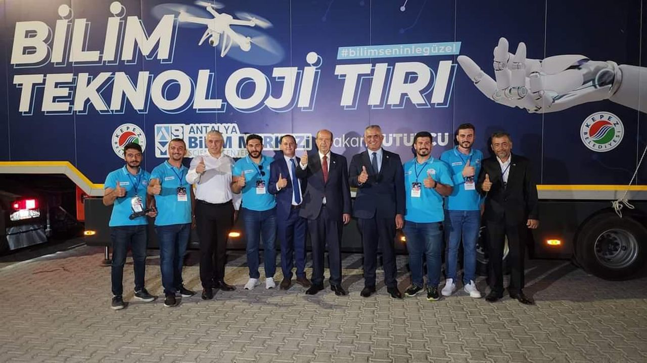 KKTC Cumhurbaşkanı Tatar, Mobil Bilim Teknoloji Tırı’nı gezdi