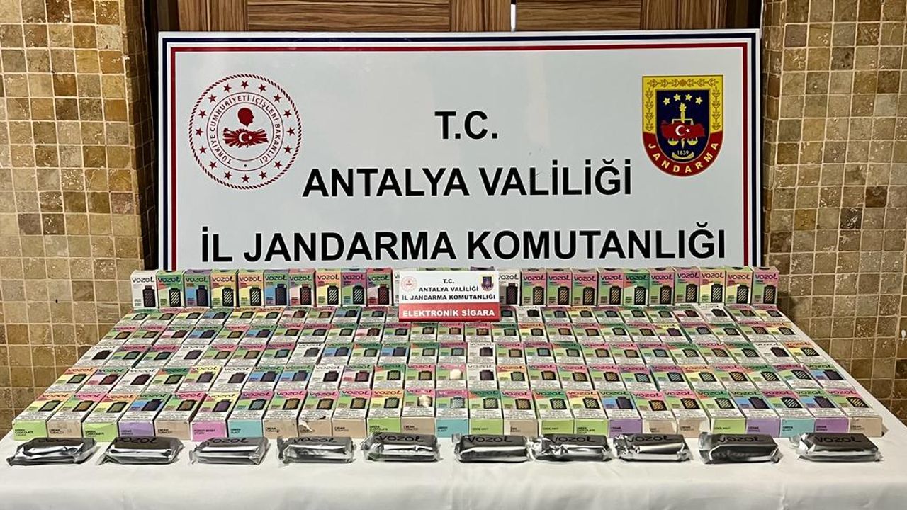 Antalya'da kaçak elektronik sigara operasyonu
