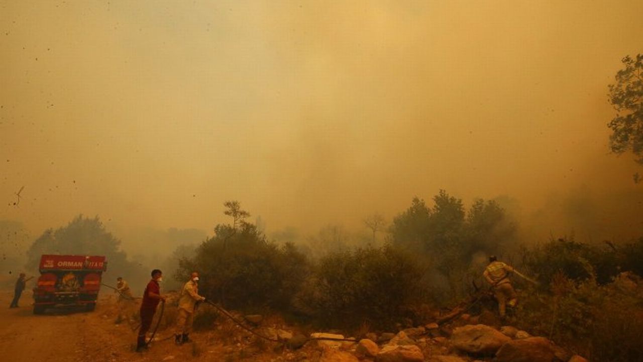 Çanakkale'de büyük yangın! Tahliyeler sürüyor!