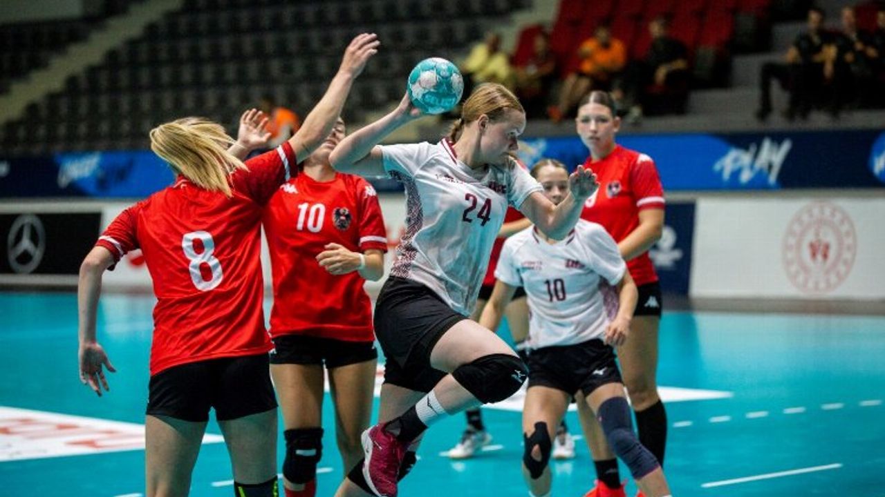 U17 Kızlar Avrupa Şampiyonası'na üstün başladı