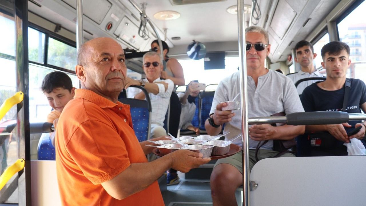Alanya'da otobüsçülerden aşure ikramı