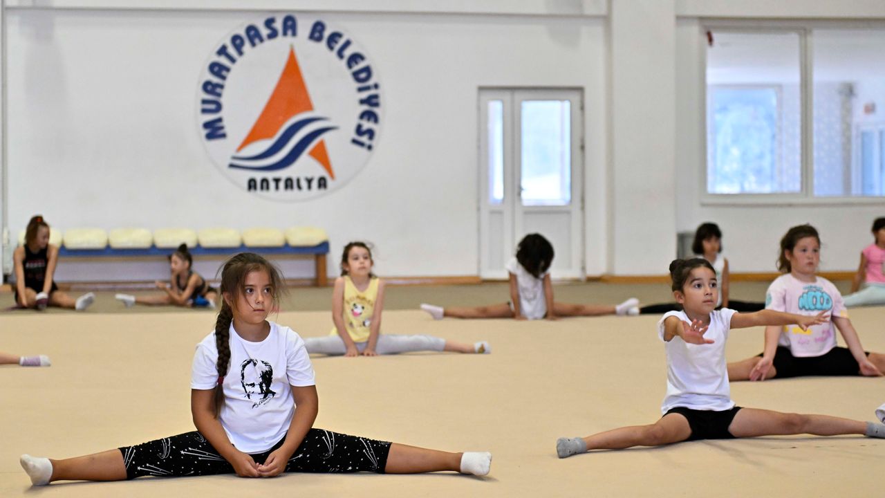Antalya'da çocuklar sporla mutlu