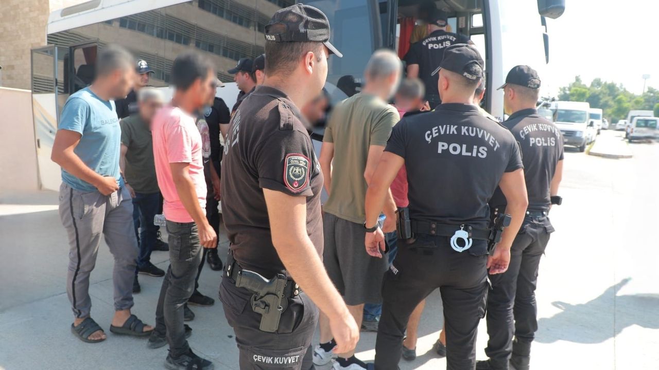 Antalya'da aranan 35 şahıs yakalandı