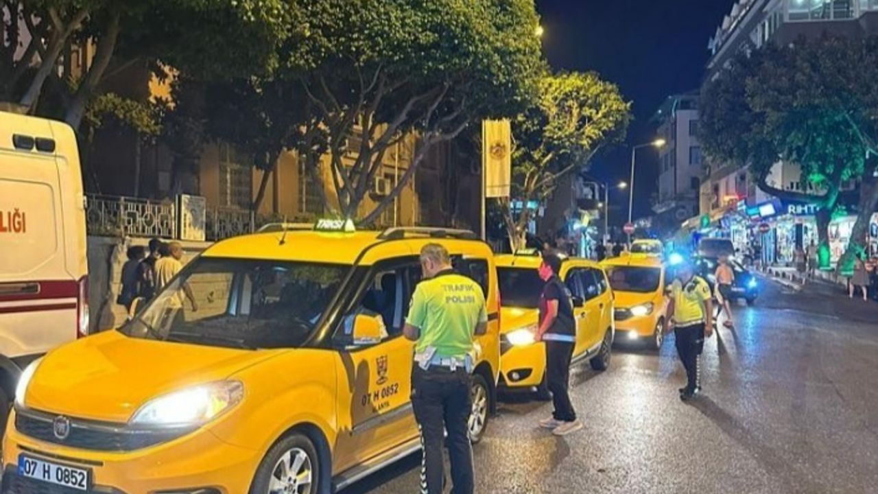 Alanya'da taksicilerin denetimleri sürüyor
