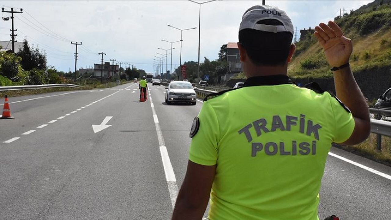 Antalya'da trafik kurallarına uymayan sürücülere ceza!