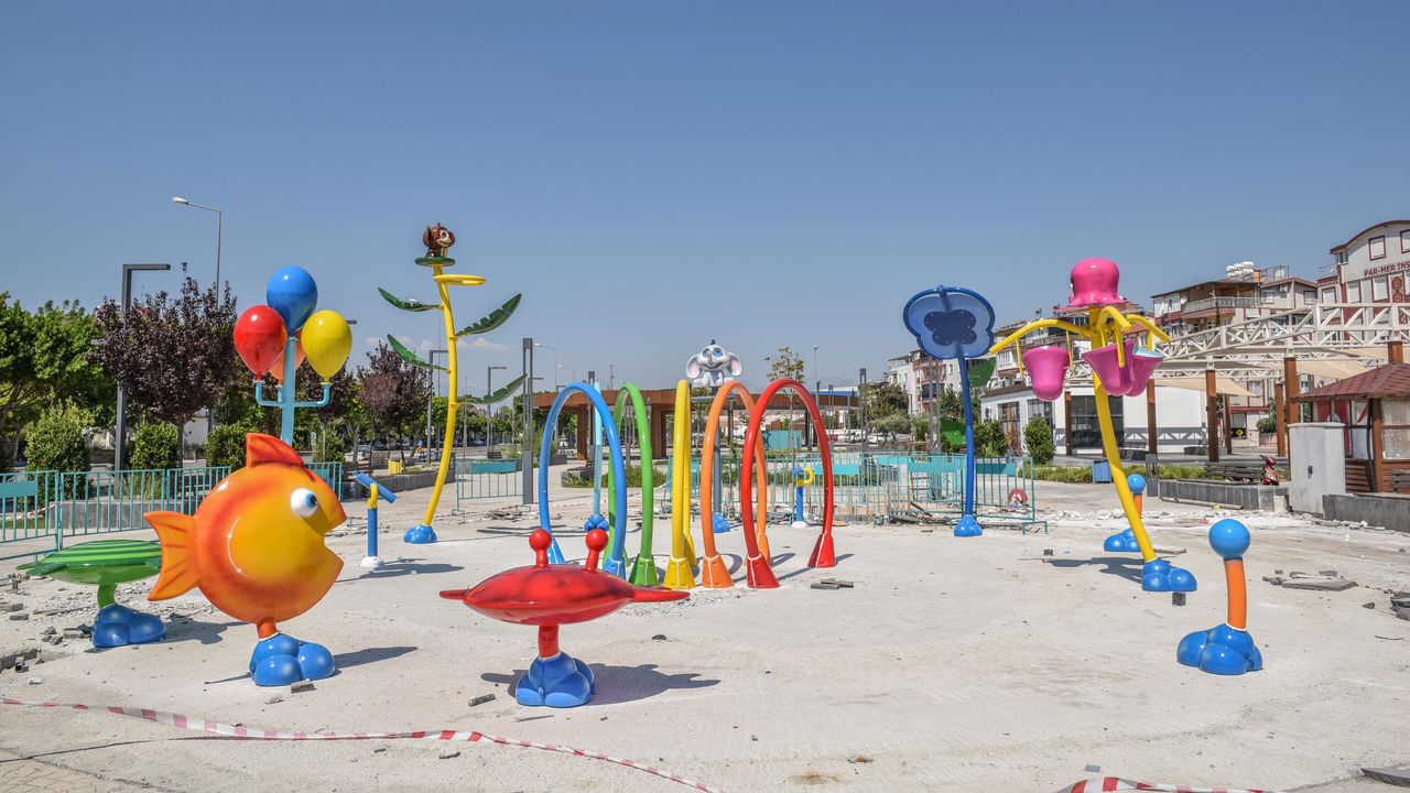 Başkan Tütüncü’den çocuklara su oyun parkı  