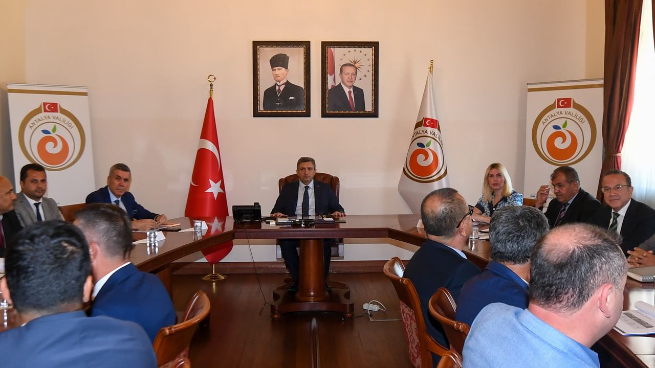 Antalya Valisi Şahin'den yurt açıklaması