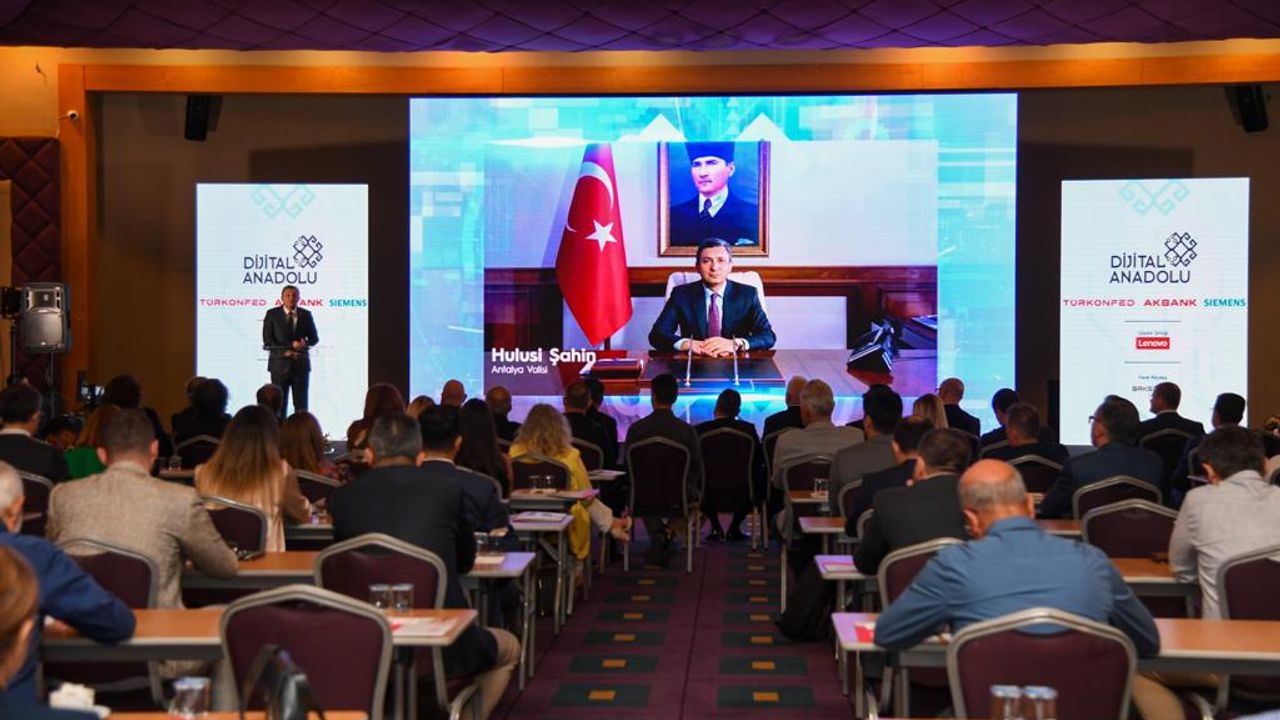 Antalya Valisi Şahin, Dijital Anadolu Projesi Konferansı’na katıldı