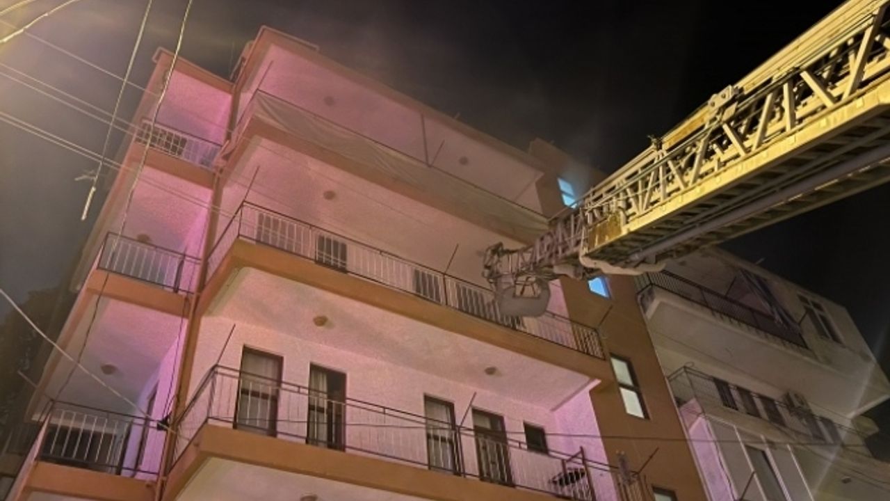 Alanya’da 5 katlı binada yangın çıktı