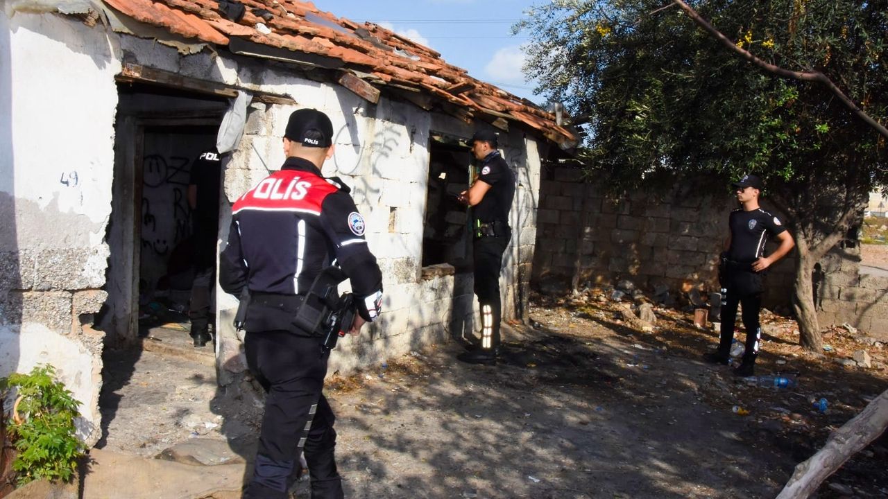 Antalya'da aranan 54 şahıs yakalandı