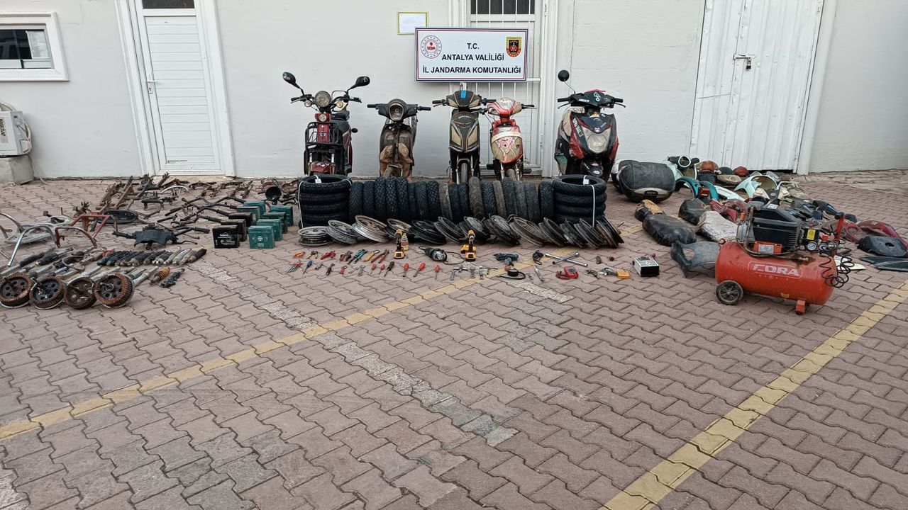 Antalya'da çalınan motosiklet parçaları ele geçirildi