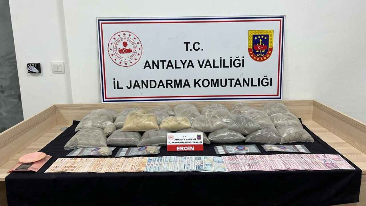 Antalya'da bir eve eroin operasyonu: 1 tutuklama
