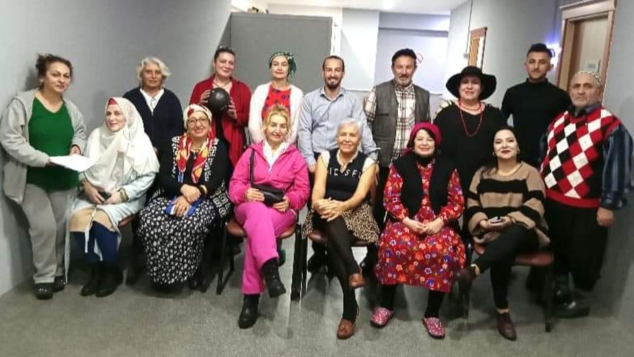 Alanya'da Emekliler maaşı ile tiyatro yaptı 