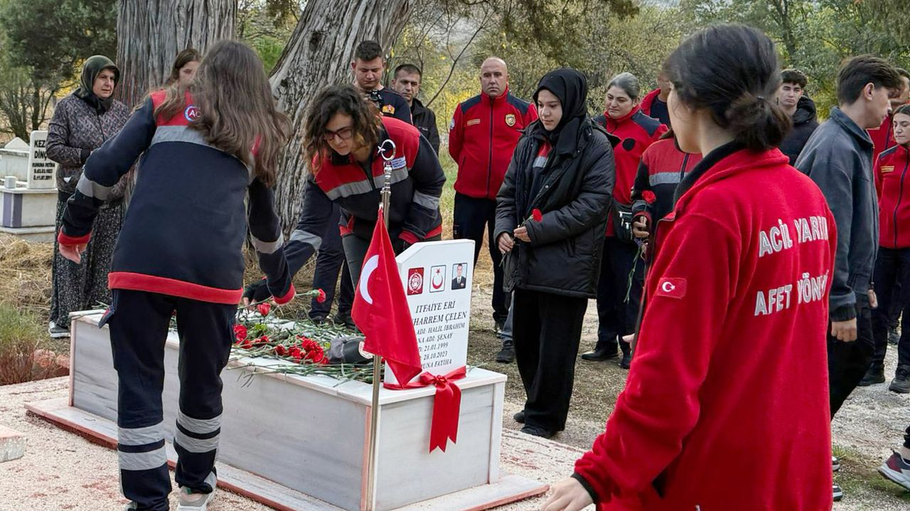 İtfaiyeciler mesai arkadaşlarını andı