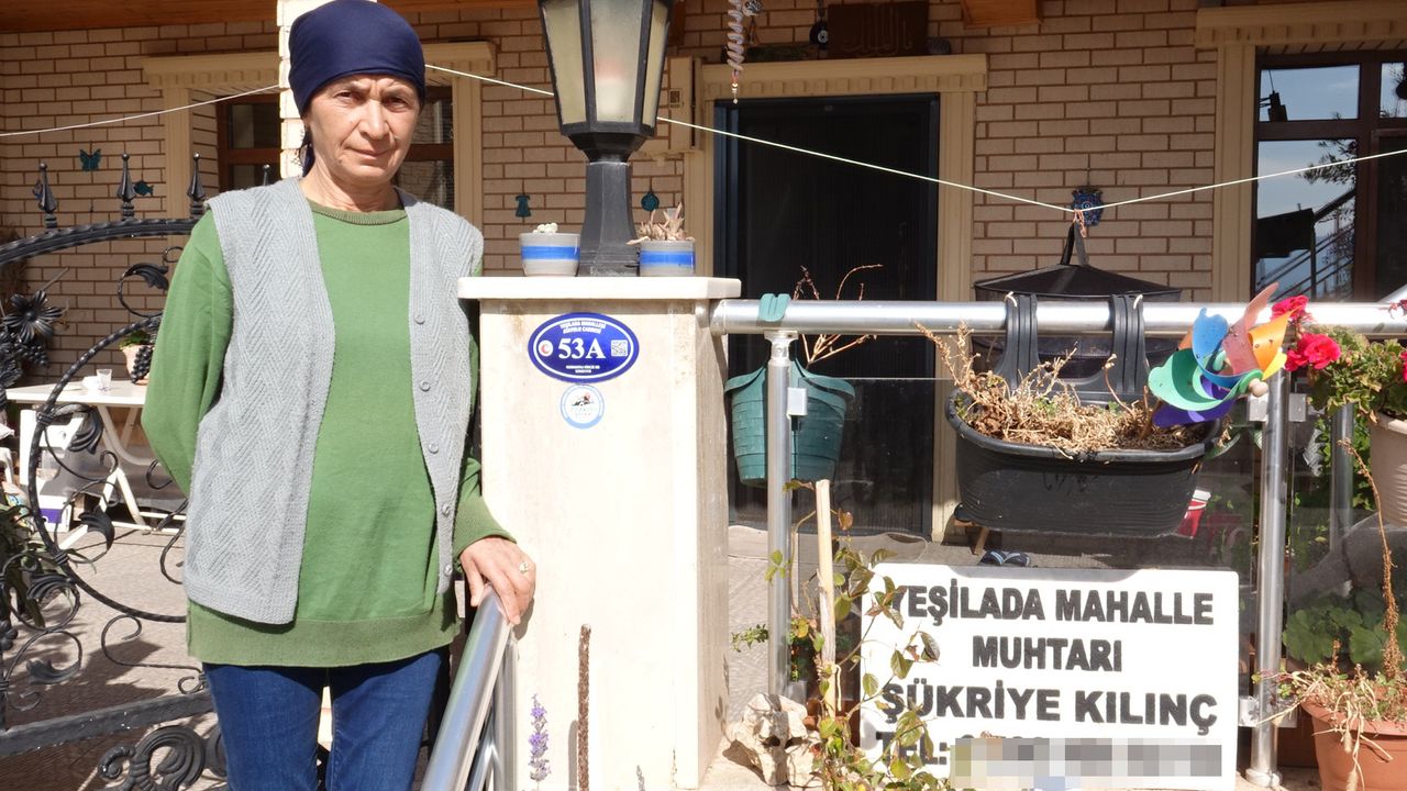 Mahallenin ilk kadın muhtarı, 16 yıldır mührü kaptırmadı