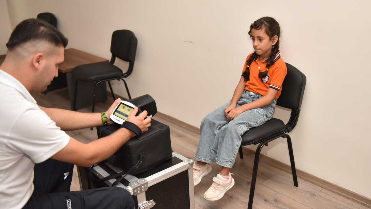 Antalya'da öğrencilere göz taraması