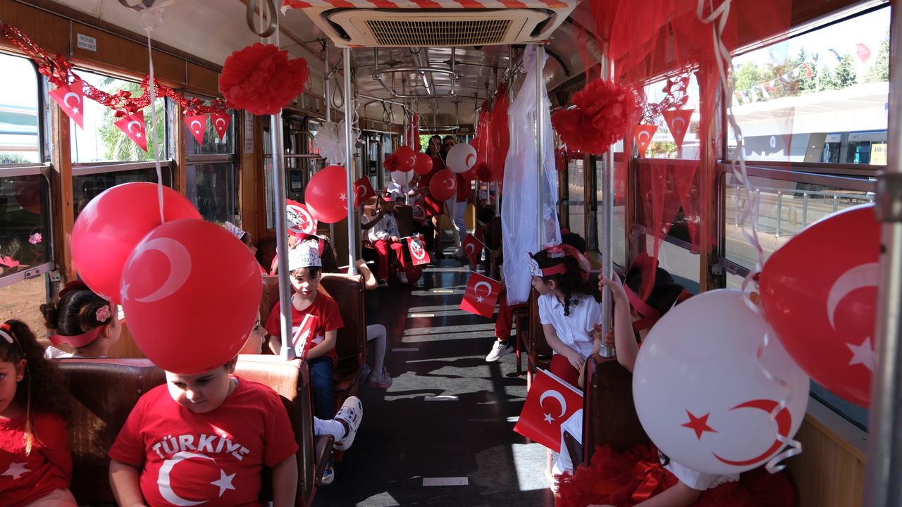 Nostalji tramvayında Cumhuriyet Bayramı kutlandı