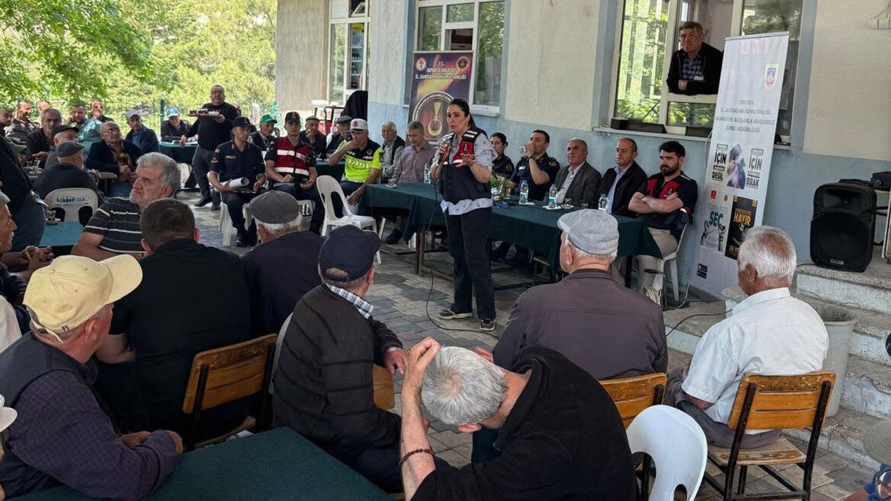 Jandarma vatandaşı bilgilendirdi