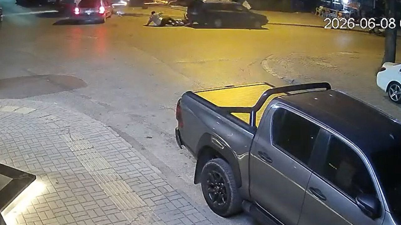 Motosikletle otomobilin çarpıştığı kaza kamerada
