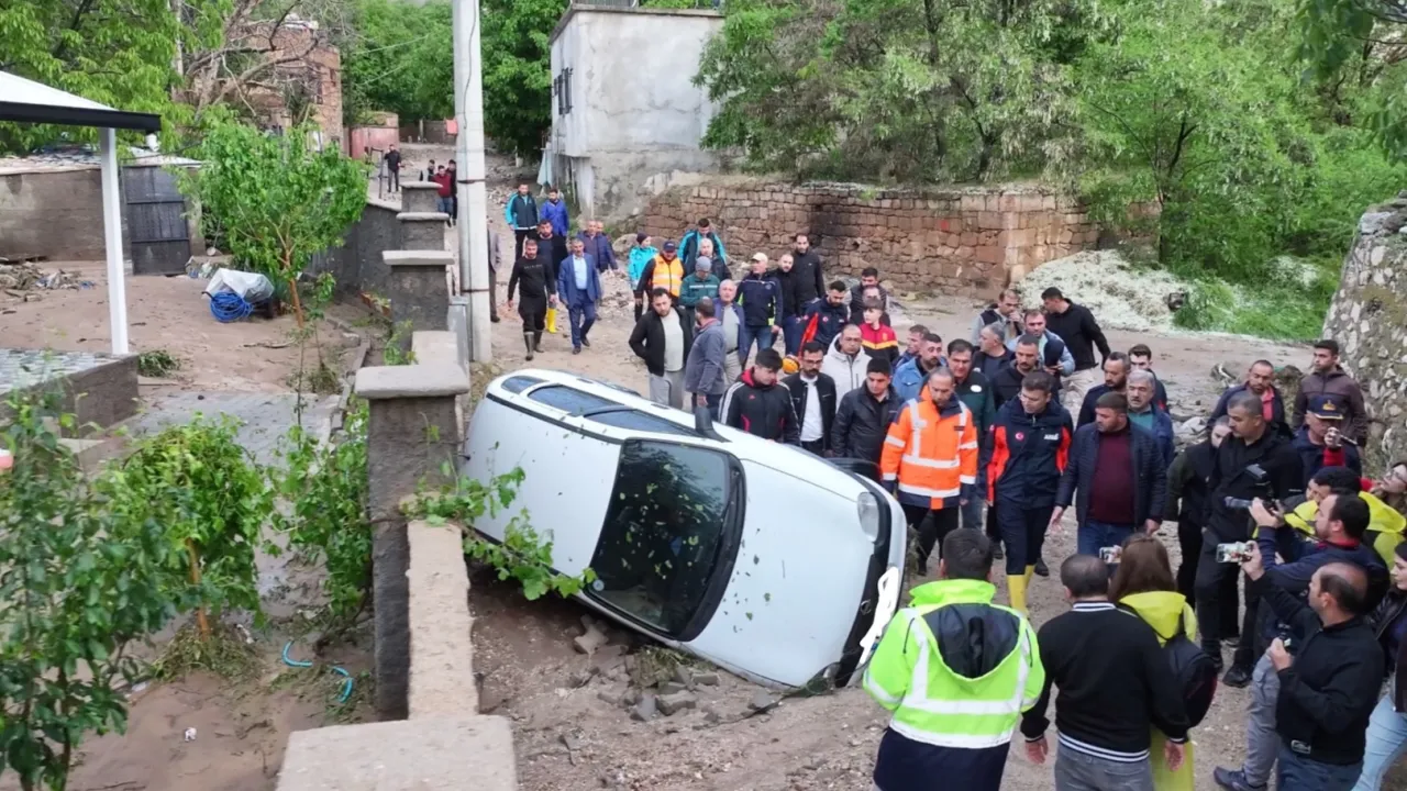 Niğde Gümüşler'de sel felaketi: 1 ölü, 5 yaralı! Hasar tespi