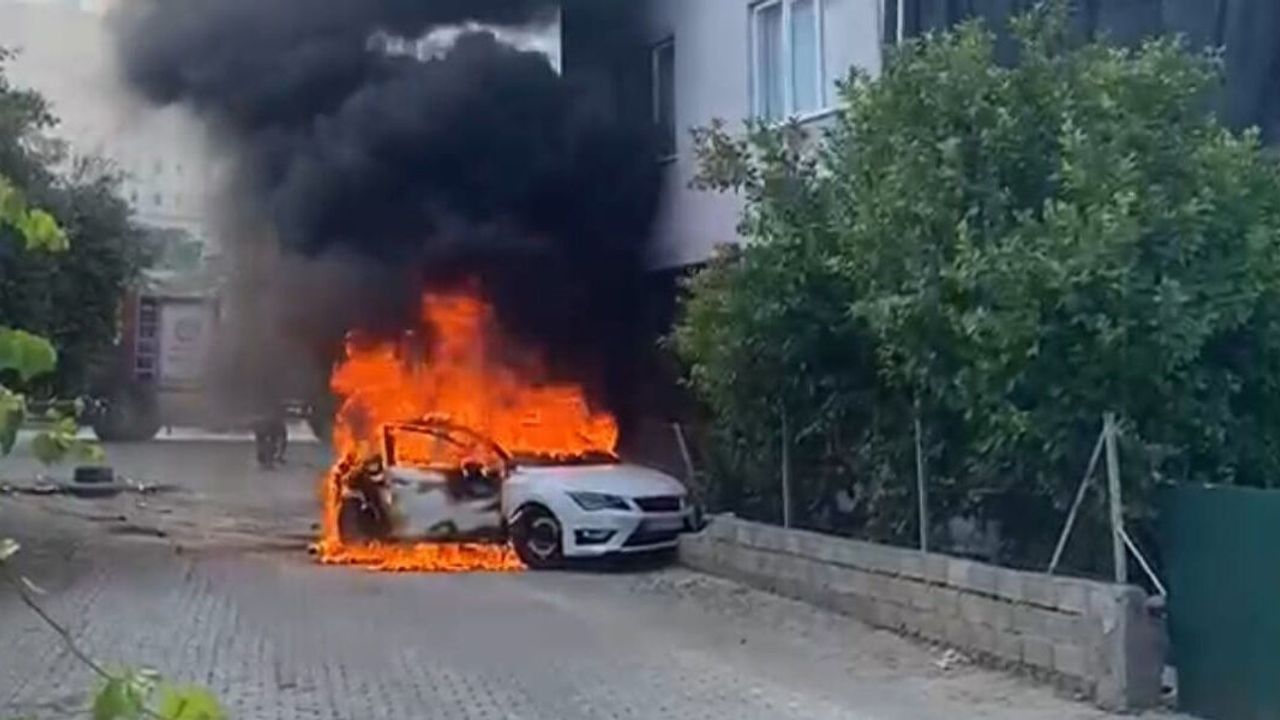 Antalya  seyir halindeki otomobil yandı