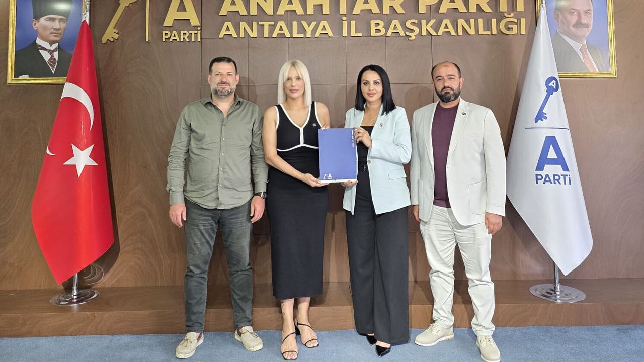Anahtar Parti Alanya’da Kadın Kolları Başkanlığına Hacer Çal