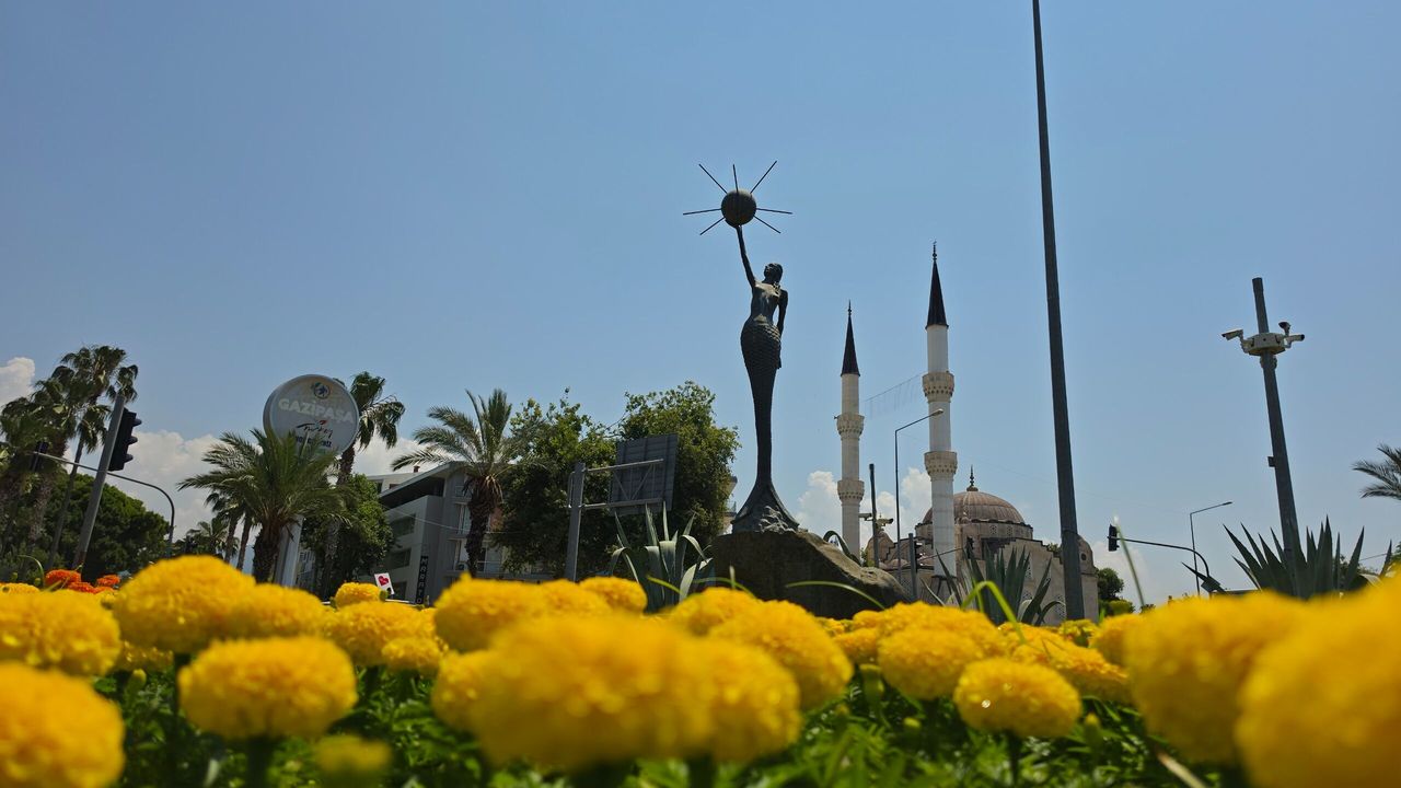 Gazipaşa'da çiçekler açtı
