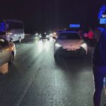 Hafif ticari araç köpeğe çarpıp devrildi, arkadan gelen 5 araç birbirine girdi