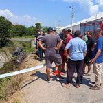 Kanala devrilen traktörün sürücüsü öldü