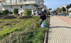 Gazipaşa’da yaşayan yerleşik Ruslar, cadde ve sokaklarda çöp topladı