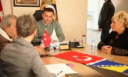 Alanya’daki Boşnaklardan deprem bölgesine konteyner desteği