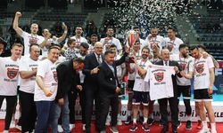 Alanya Belediyespor şampiyonluk kupasını aldı