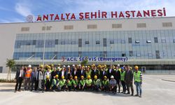 Bakan Çavuşoğlu, Antalya Şehir Hastanesini gezdi 