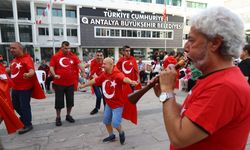 Büyükşehir’den özel gençlere davullu zurnalı asker uğurlaması