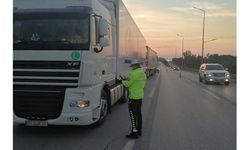 Trafik ekipleri Antalyalı vatandaşların güvenliği için durmadan çalışıyor