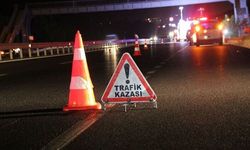 Alanya’da otomobil elektrik direğine çarptı: 2 yaralı