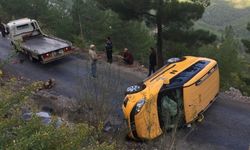 Alanya’da araç devrildi: 2 yaralı