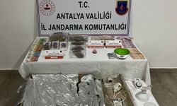 Antalya’da ruhsatsız silah ve uyuşturucu operasyonu: 3 gözaltı