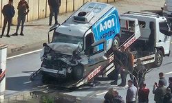 Alanya'da ticari araç ve kamyon çarpıştı! 1 yaralı